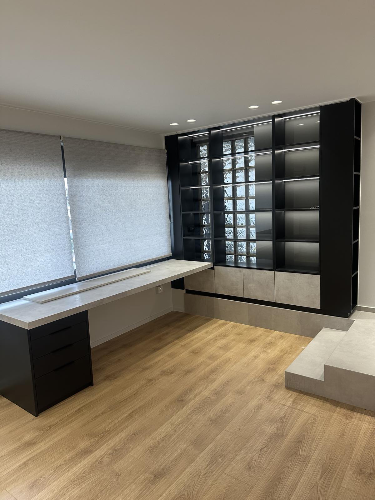 Μοντέρνο Μαύρο Σύνθετο με Ράφια ∣ Ξύλο, Γυαλί & Μπετόν ∣ Custom, Ειδικές κατασκευές, Μαύρο σύνθετο, Ράφια, Ξύλο, Γυαλί, Μπετόν, Custom κατασκευή