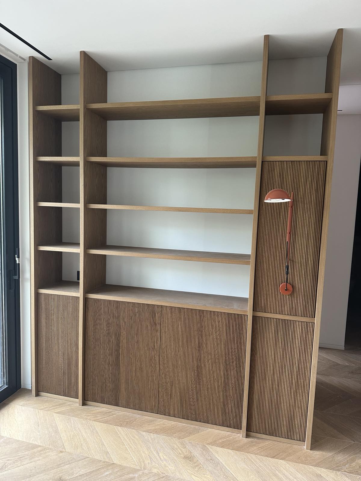 Ξύλινη Ραφιέρα με Αποθηκευτικούς Χώρους ∣ Ανάγλυφη Υφή Custom, Ειδικές κατασκευές, Ξύλινη ραφιέρα, Αποθηκευτικοί χώροι, Ανάγλυφη υφή, Custom κατασκευή