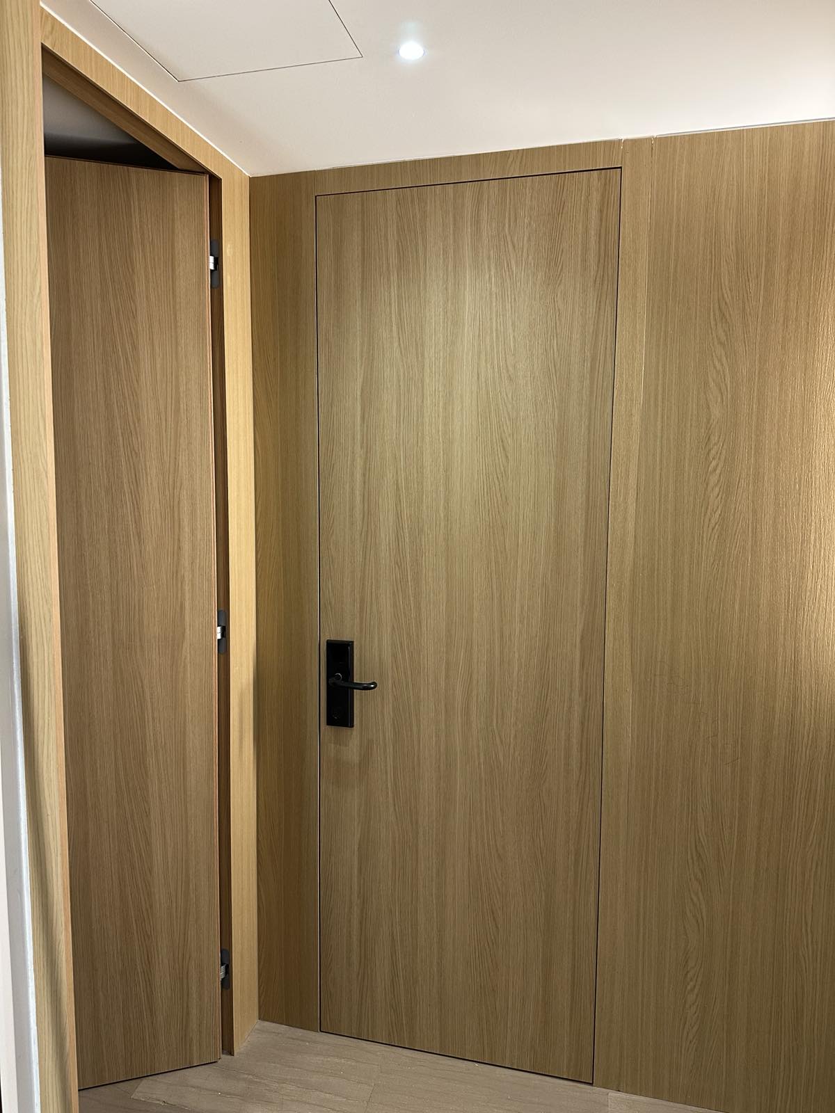 Εντοιχιζόμενη Ντουλάπα Δρυός (Ανοιχτόχρωμη) ∣ Διακριτική Πρόσοψη Custom, Ντουλάπες δωματίων, Εντοιχιζόμενη ντουλάπα, Δρυς, Ανοιχτόχρωμη, Custom ντουλάπα