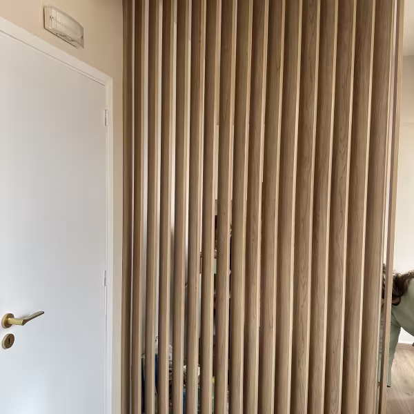 Διαχωριστικό Χώρου (Ανοιχτόχρωμο Φυσικό Ξύλο) με Κάθετα Πηχάκια ∣ Custom, Ειδικές κατασκευές, Διαχωριστικό χώρου, Φυσικό ξύλο, Κάθετα πηχάκια, Custom κατασκευή